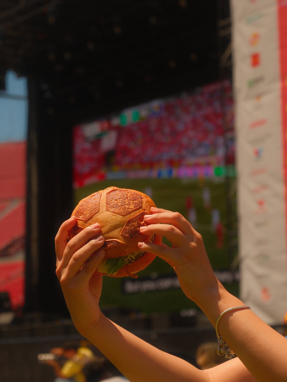 Cuernavaca's torta_Fan Fest with Screen.jpg Cuernavaca's torta_Fan Fest with Screen.jpg